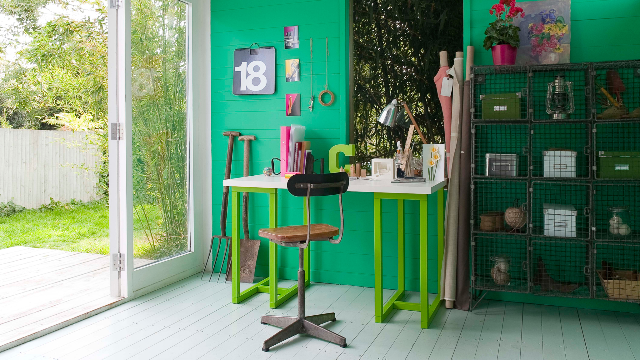 Make A Statement With Vivid Emerald Green Dulux Arabia